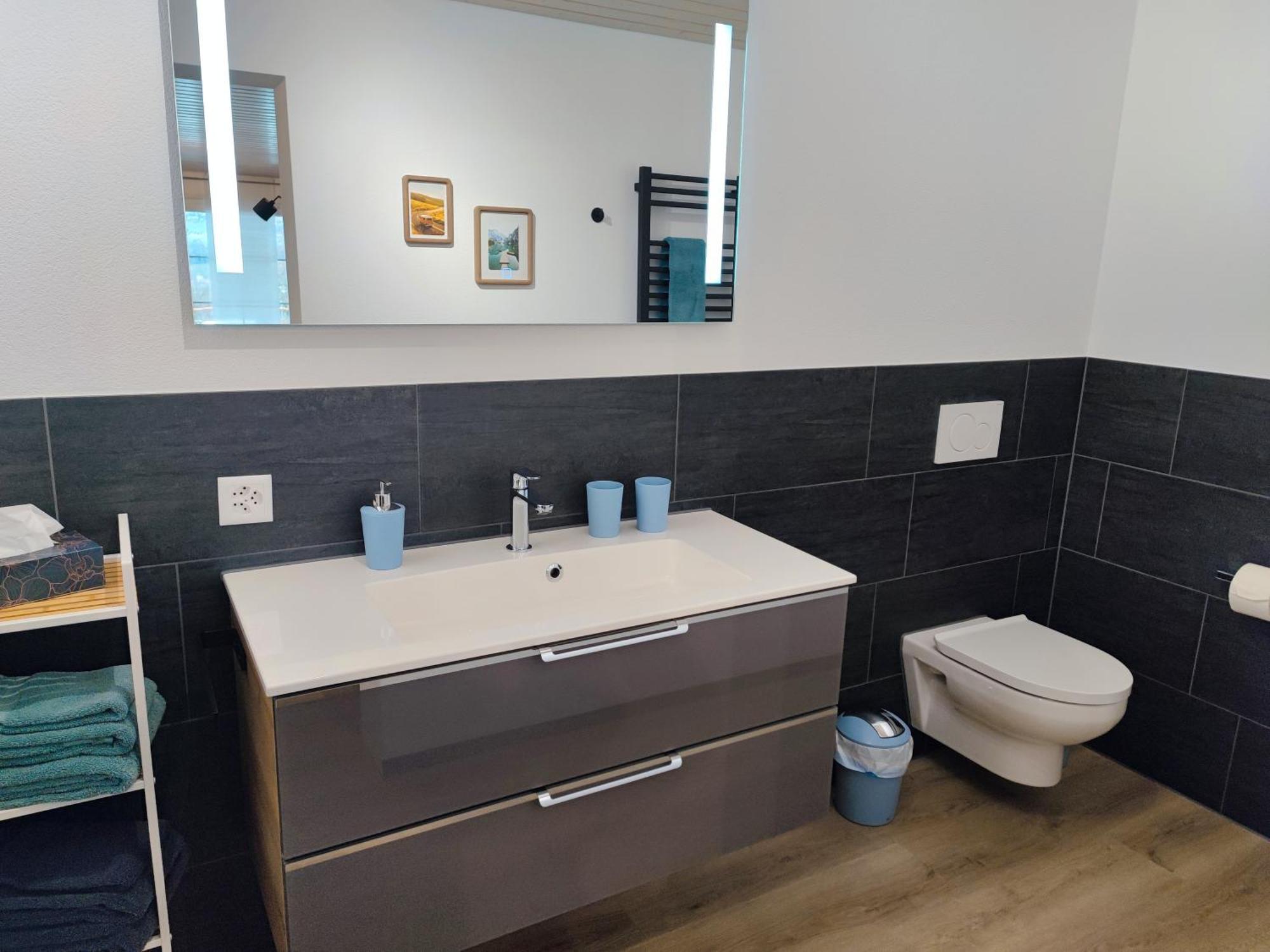 Kleine Auszeit - 2-Zimmer Ferienwohnung Spiez Exterior foto